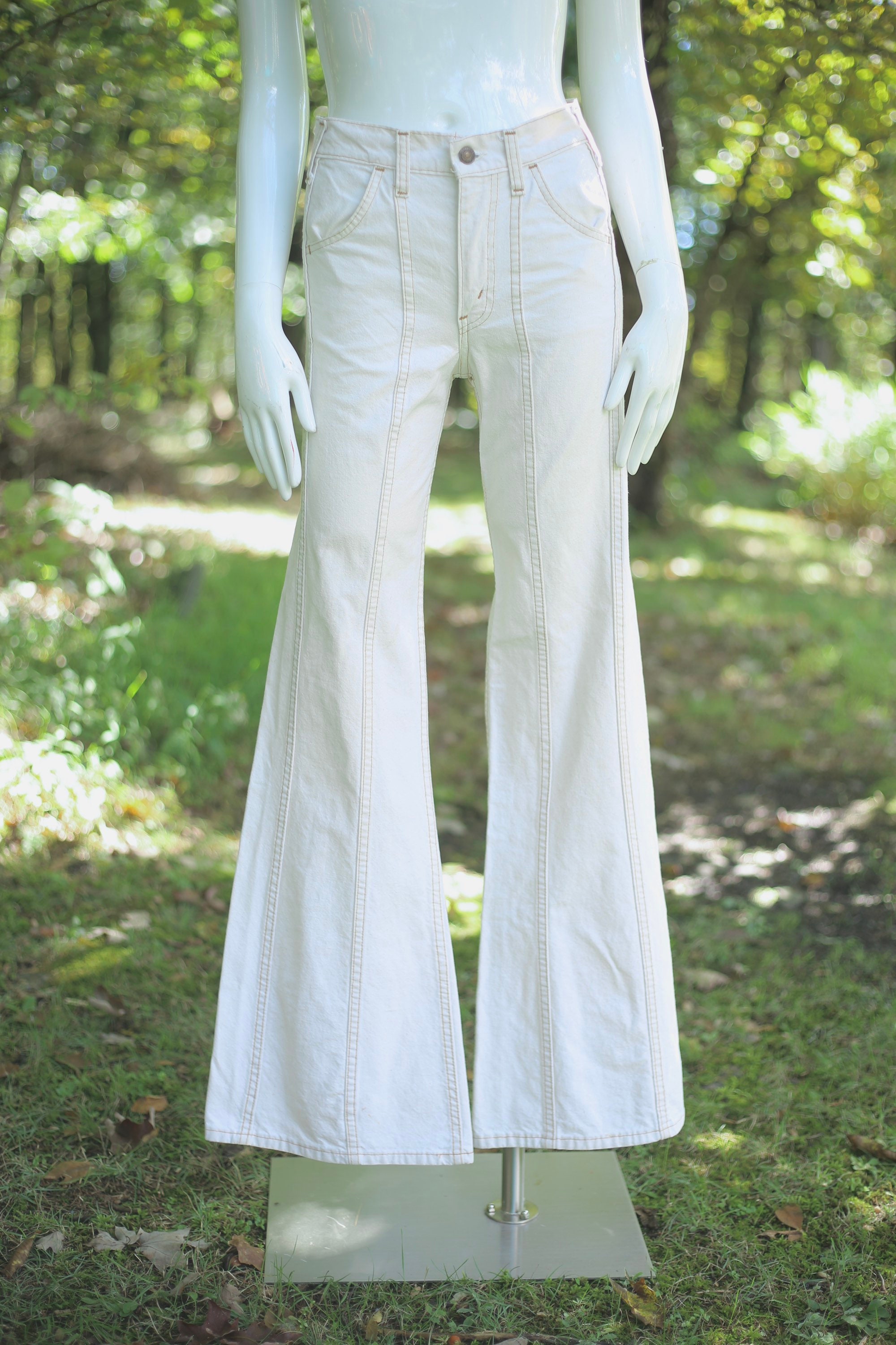 Levi's Vintage Bell Bottom Jeans 1970s Flared Denim Pants High Waist Jeans  White Tab Made in France NOS Size US 27/28 