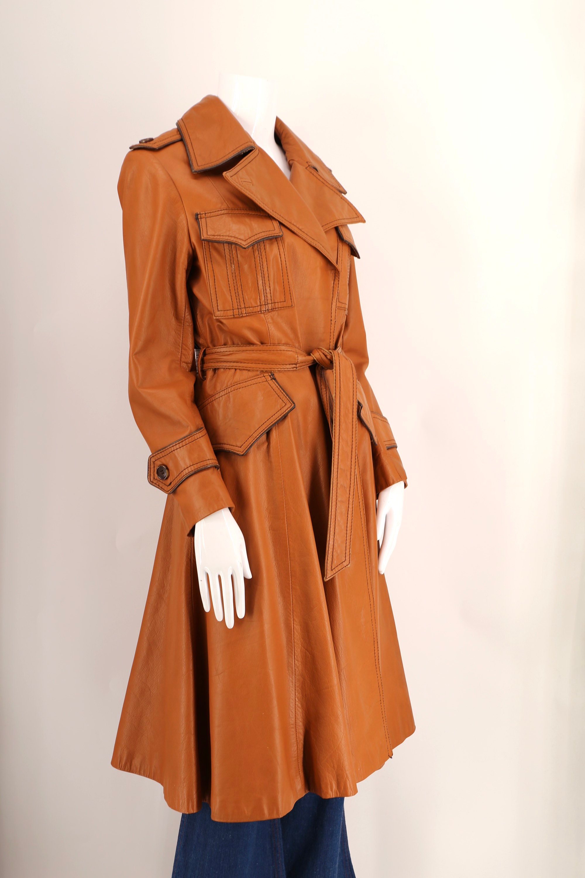 70s caramel leather trench coat sz M / vintage 1970s WILSONS belted ...