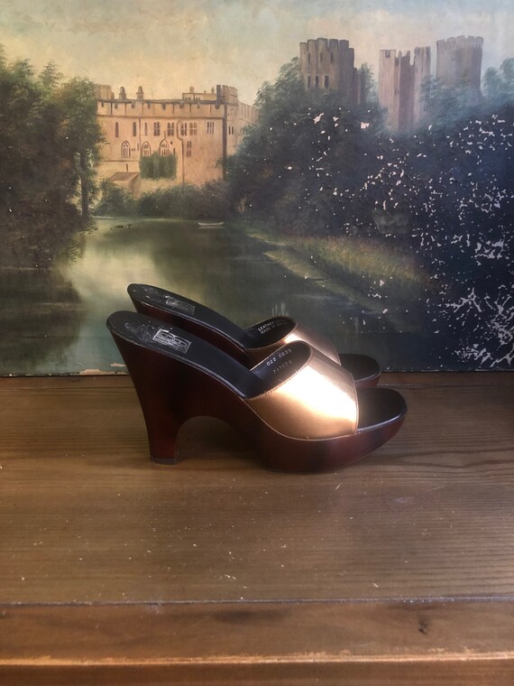 80s copper platform mules / vintage gold metallic