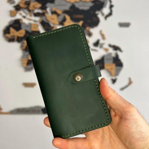 Long portefeuille à deux volets gravé vert, portefeuille mince pour femmes en cuir véritable, porte-cartes personnalisé, cadeau pour mari, porte-monnaie minimaliste pour hommes