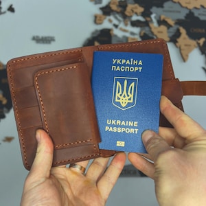 Portafoglio passaporto in pelle di cavallo pazzo marrone, portafoglio da viaggio personalizzato, porta carte di credito, portafoglio sottile da donna, il miglior regalo per la festa del papà