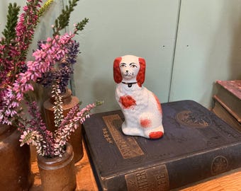 Vintage Miniture Staffordshire Fireside Spaniel: Ceramic Wally Dog Figurine