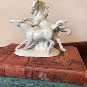 Vintage Sitzendorf Wagner & Apel Lipplsdorf Fine Porcelain Galloping Horses Figurine White Fine Porcelain Horse Figurine Fine China Ornament
