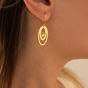 Gold Uniqe Circle Hoop Gold Earring,14K Gold Huggie Hoop Earring, Uniqe Flower Hoop Dangle Earrings ,14k Handmade Earring ,Weeding BBF Gift
