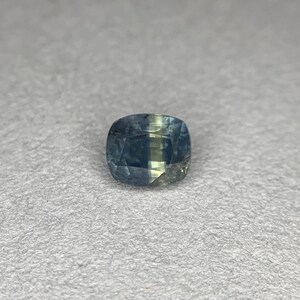 Bicolor Teal Sapphire: 1.57 Carat Cushion Cut Gemstone, Sri Lanka