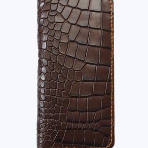 Cartera larga de cuero / Cartera con estampado de cocodrilo / Cartera de cuero plegable hecha a mano para hombres y mujeres / Diseño minimalista delgado / Idea de regalo premium /