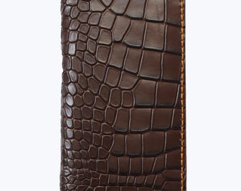 Handmade Crocodile Pattern Leather Wallet: Slim Bifold Design