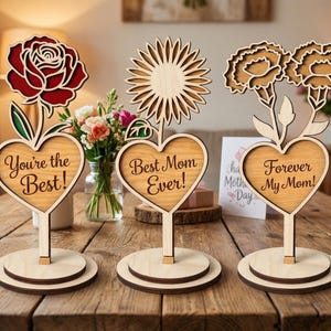 Pacote de arquivos SVG para suporte de flores personalizado para o Dia das Mães, placa de mesa com coração para mães, arquivo para corte a laser, decoração de suporte floral de madeira em camadas, ferramenta Glowforge xTool