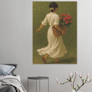 Poster da parete con donna in abito bianco che tiene un cesto di fiori, dipinto botanico per arredamento cottagecore vintage, carta semilucida classica.