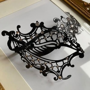 HALLOWEEN Venetian Half Face METAL Black MASQUERADE Mask Jewelled Diamante Ball Fancy Dress Party Cosplay Valentines Christmas Halloween