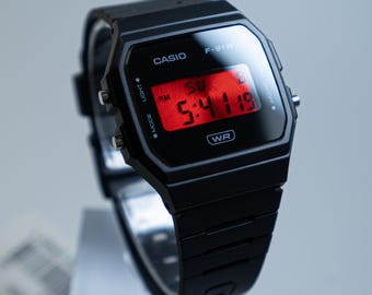 Casio F91 Edición Negra personalizada con modificación de malla metálica roja