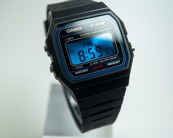 Niestandardowy Casio F91W z niebieskim ekranem z siatki metalowej