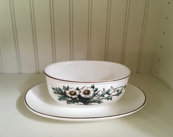 VILLEROY and BOCH BOTANICA Ranunculus Glacialis Flower Porcelain Gravy/sauce Boat with Attached Underplate