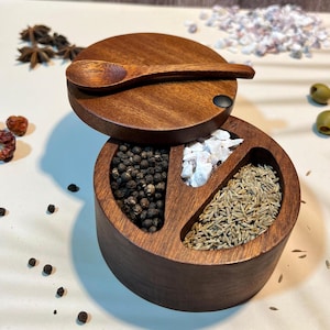 Mahogany Wood 3-in-1 Spice Pot with Lid & Spoon: Eco-Friendly Kitchen Storage