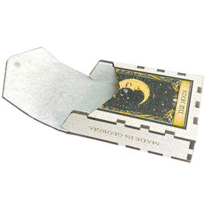 Caja de tarot de crochet celestial: estuche de madera para cigarrillos hecho a mano, soporte para cartas del tarot del sol y la luna