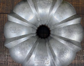 Vintage Northland Cast Aluminum Bundt Pan 10in Round