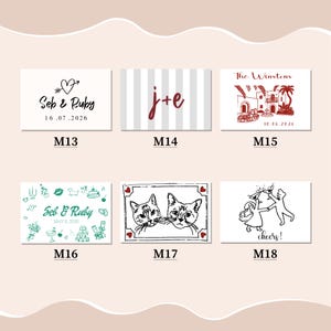 Puede incluir: Una colecci&oacute;n de tarjetas rectangulares con varios dise&ntilde;os. Algunas tarjetas presentan texto como "Seb & Ruby" y "j+e", mientras que otras tienen ilustraciones de gatos, edificios y figuras festivas. Las tarjetas est&aacute;n etiquetadas con c&oacute;digos como M13, M14 y M15.