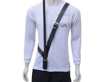 Handgefertigter Flaggenmast-Gürtel aus schwarzem Leder: Parade Cross Strap Carrier