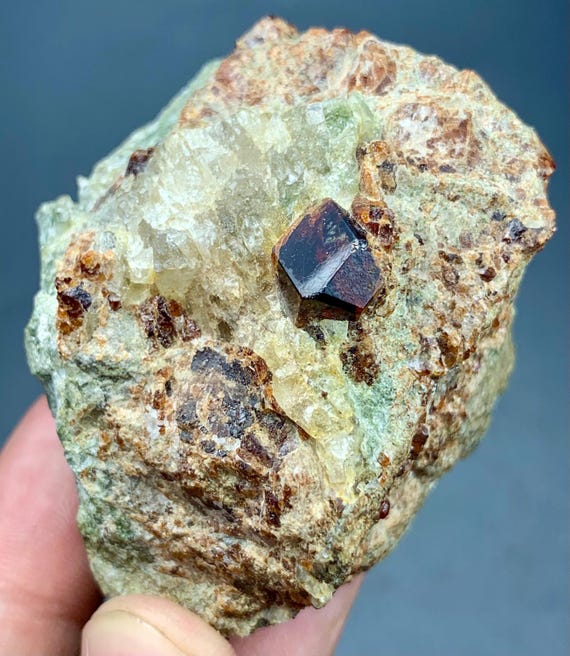 結晶 アルマンディンガーネット 原石 パキスタン産 マトリックス入り