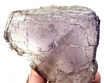 Muestra de cristal de fluorita púrpura natural de Baluchistán