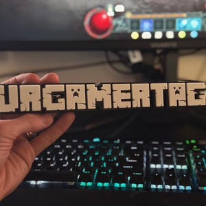 Custom Blocky Gamer Tag – Personalized 3D Printed Name Sign – Pixel Style Mining Game Decor – Streamer Desk Display – Gaming Nameplate