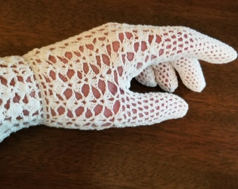 Vintage Crocheted Gloves, Vintage Lace Gloves, Vintage Women's Gloves, Crocheted Lace Gloves, Wedding Gloves, Bridal Gloves, Cream Gloves