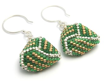 Green earrings - beaded triangle earrings - peyote stitch earrings - seed bead earrings - triangle earrings - geometric earrings - beadwoven