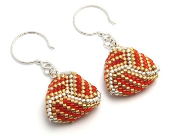 Triangle earrings - beaded triangle earrings - peyote stitch earrings - red earrings - bead woven earrings - beadwork - seed bead earrings