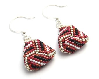 Triangle earrings - peyote stitch earrings - seed bead earrings - red black and white - bead earrings - geometric earrings - beaded triangle