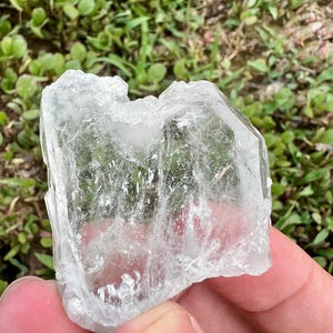 Double Terminated Faden Quartz Crystal: Baluchistan Pakistan, 43 Grams