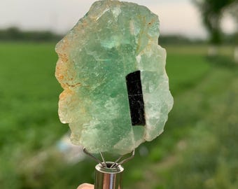 Fluorite verde di prima qualità combinata con tormalina – Skardu, Pakistan, 30 g, 4 cm x 3 cm x 3 cm, campione minerale naturale – combinazione di cristalli curativi