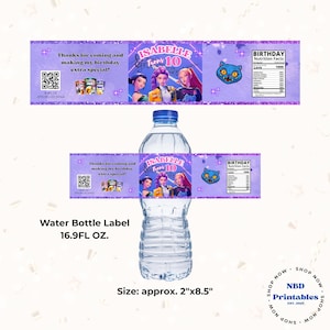 Könnte beinhalten: Eine Wasserflasche mit einem lila Etikett. Auf dem Etikett steht "Isabelle wird 10" und "Danke, dass du gekommen bist und meinen Geburtstag zu etwas Besonderem gemacht hast!" Es zeigt eine Cartoon-Katze und Nährwertangaben. Die Flasche hat 500 ml und das Etikett ist ca. 5 cm x 22 cm groß.