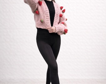 Suéter de punto de fresa, cárdigan con apliques, suéter rosa de verano, regalo para ella, conjunto moderno hecho a mano, lindo conjunto cottagecore