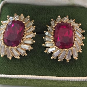 Boucles d'oreilles vintage rares Christian Dior en plaqué or avec diamants et rubis simulés 14 carats