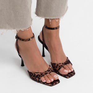Leopardenmuster Satin High Heel Sandalen | Braut Knöchel Riemen Schuhe | Damen Hochzeit Heels