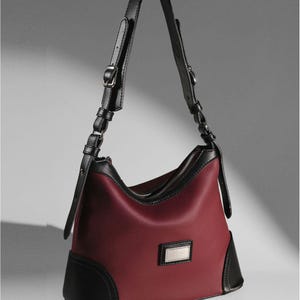 Vegan Leder Handtasche & Schultertasche - VERDANA - Verstellbarer Riemen - Innen gefüttert - Magnetverschluss, Reißverschlussfächer - Burgund / Braun