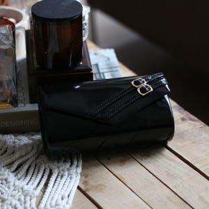 Schwarze Lackleder Hand & Schulter Tasche - Doppel Riemen Detail - Abend und Event Clutch - Nachttasche - Verstellbarer Riemen-Burgundy / Rot Farben