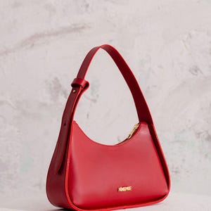 レザーバゲットハンドバッグ＆ショルダーバッグ - ミニジッパーバッグ - レッドマットフェイクレザーバッグ -OBSCURA - レッド/グリーンカラーオプション