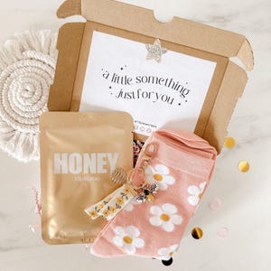 Caixa de Presente Bee Happy – Caixa de Presentes para Ela | Presente Just Because, Caixa de Agradecimento | Cesta de Presentes para Autocuidado | Caixa de Presente Hygge