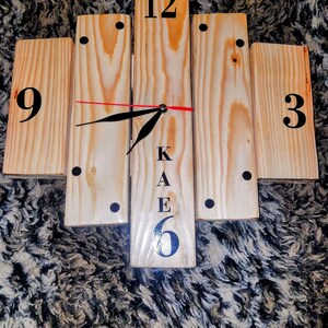 Reloj de pared de madera recuperada hecho a mano / Reloj de pared de madera rústica / Reloj de estilo rústico único / Regalo de madera ecológico