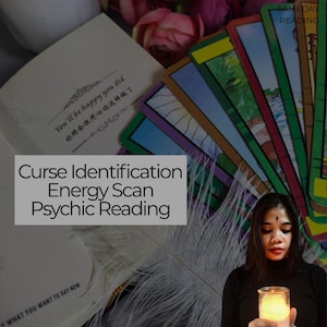 Puede incluir: Imagen con cartas de tarot, una vela encendida y el texto "Curse Identification, Energy Scan, Psychic Reading". La imagen también incluye el texto "You'll be happy you did" en inglés y chino.