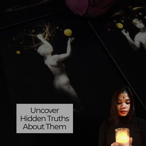 Peut inclure: Une femme aux cheveux foncés et un bindi sur le front tient une bougie allumée devant un fond noir. L'arrière-plan présente une peinture d'une femme en robe blanche tendant la main vers un orbe jaune. Le texte "Uncover Hidden Truths About Them" est affiché dans un cadre blanc.