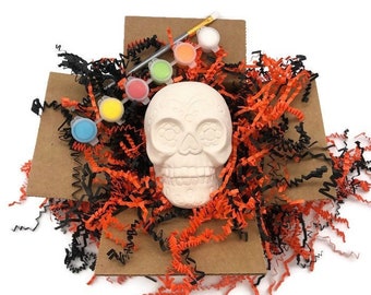 Sugar Skull Kit mit Acrylfarben und Pinsel, Halloween Süßes oder Saures Geschenk, Keramik Bisque, fertig zum Bemalen von Keramik, Bastelprojekt