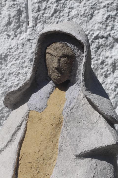 Papier-mâché statue