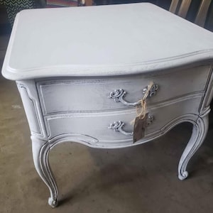 Vintage Thomasville End Table - Etsy