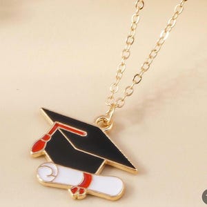 Melhor presente de formatura, colar com pingente de boné de formatura, presente de formatura, diploma e pingente de boné, corrente de clavícula da moda, joia