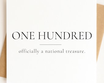 Puede incluir: Una tarjeta de felicitación cuadrada de color blanco con texto en negro que dice ONE HUNDRED seguido de una línea horizontal y la frase officially a national treasure. La tarjeta está colocada sobre un sobre marrón liso.