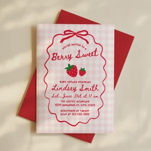 Beere süßes Babyparty einladen, rosa Gingham Erdbeer-Thema, ein beeriges süßes Baby ist auf dem Weg, bearbeitbare Canva Vorlage, digitaler Download