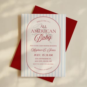 Op de afbeelding: Baby shower uitnodiging met een rood en wit ontwerp. De uitnodiging bevat de tekst "All American Baby" met een paardenillustratie en details voor het evenement, inclusief datum, tijd en locatie. De uitnodiging wordt gecombineerd met een rode envelop.
