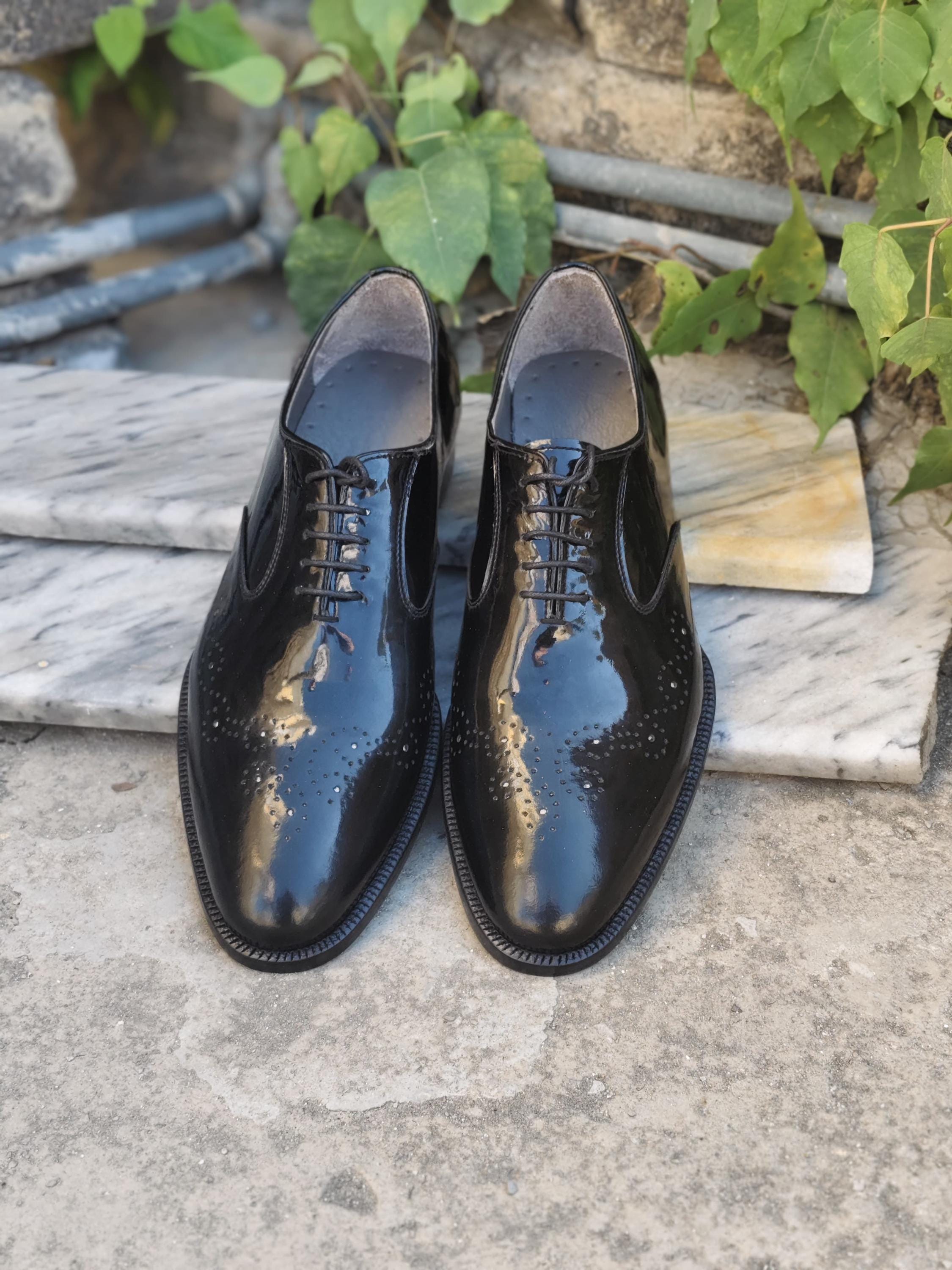 Black Oxford Dress Shoes with Patent Leather Finish and Decorative Broguing Black Lake - Elevator Dress Shoes in Varnish Leather from  main image 3